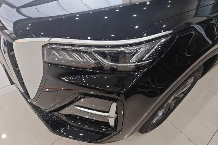 Used Hongqi HS5 2025 2.0T Two-Wheel Drive Flagship Pro Edition
