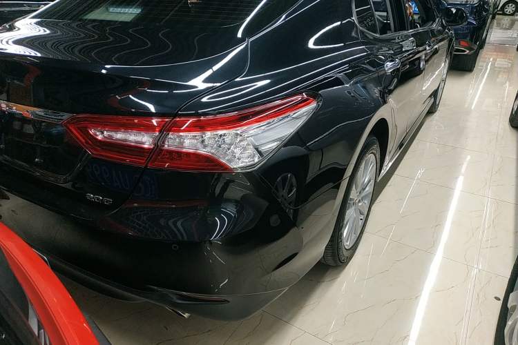 Used Toyota Camry 2021 2.0G Luxury Edition
