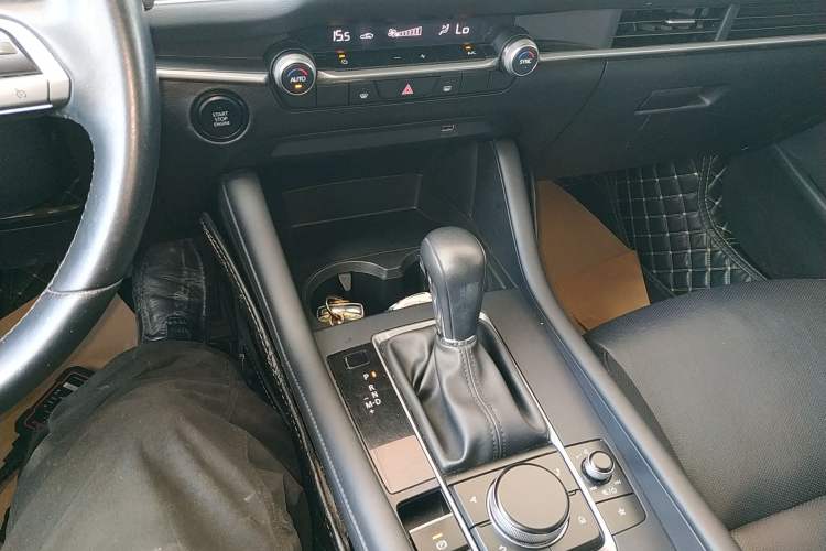 Used Mazda Mazda 3 Axela 2020 1.5L Automatic Luxury Version
