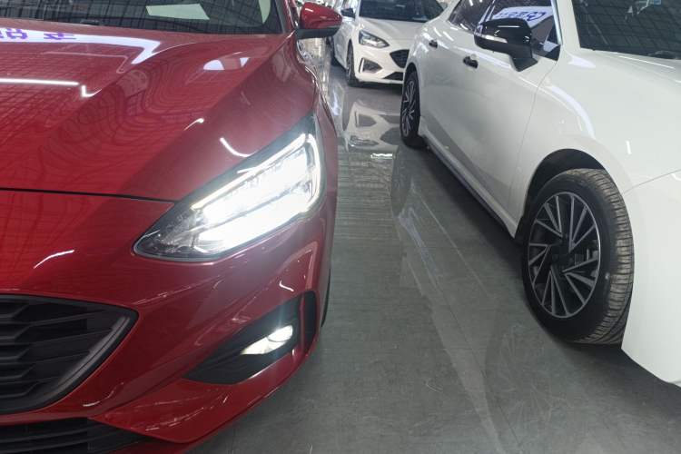 Used Ford Focus 2021 Hatchback EcoBoost 180 Automatic Titanium Edition
