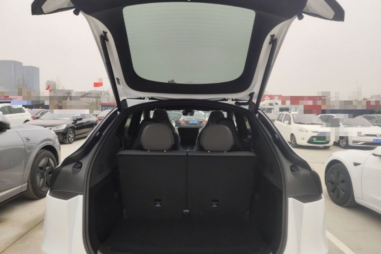 Used Tesla Model Y L 2025 Long-Range All-Wheel-Drive Version
