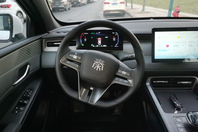 Used BYD Qin PLUS 2025 DM-i Smart Drive 55KM Leading Model
