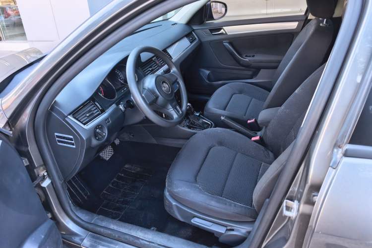 Used Volkswagen Bora 2013 1.6L Automatic Fashion Model
