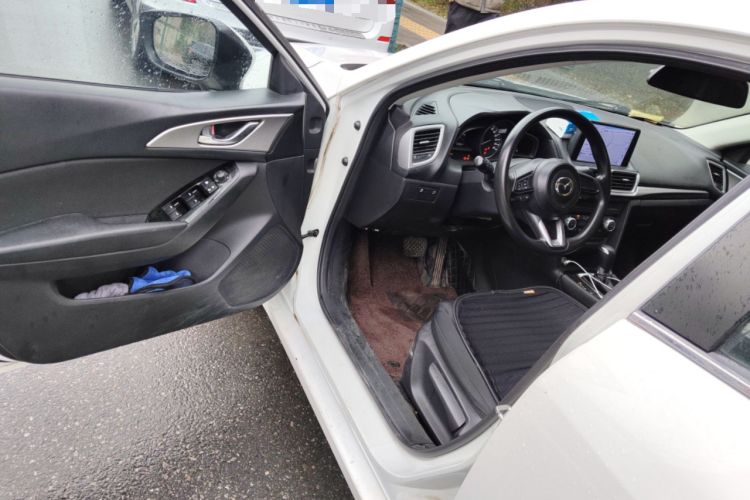 Used Mazda Mazda 3 Axela 2017 Sedan 1.5L Automatic Luxury Model Emission Standard China V
