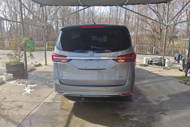 Used Buick GL8 2023 Facelifted Land Cruiser Executive Luxury Version
