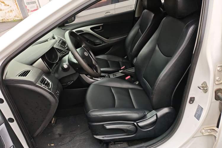 Used Hyundai Elantra (5th Generation / Langdong) 2016 1.6L Automatic Smart Version