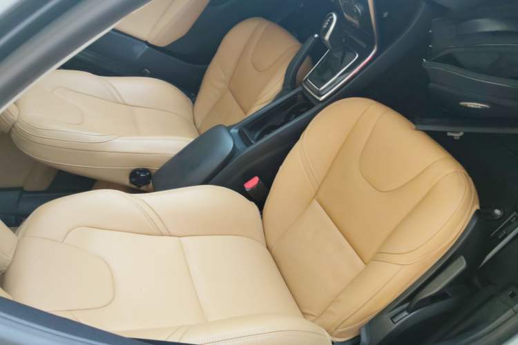 Used Volvo V40 2017 T3 Zhiyi Edition
