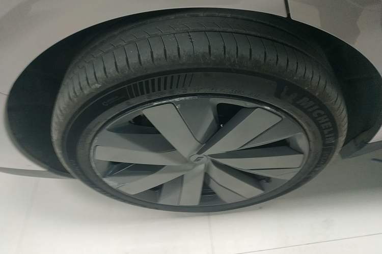 Used Li Auto Li Auto i6 2025 Model Two-Wheel-Drive Standard Type
