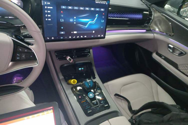 Used BYD Han 2024 EV Glory Edition 610 km All-Wheel Drive "Tian Shen Zhi Jia" Intelligent Driving Model
