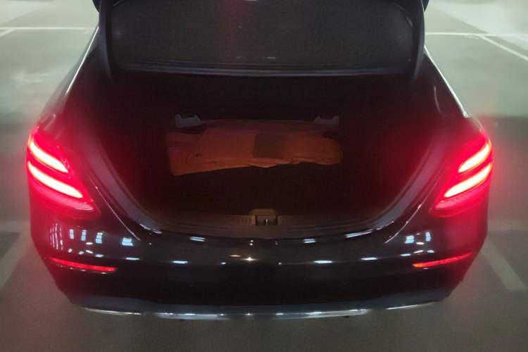 Used Mercedes-Benz E-Class 2016 E 300 L Sporty and Stylish Model
