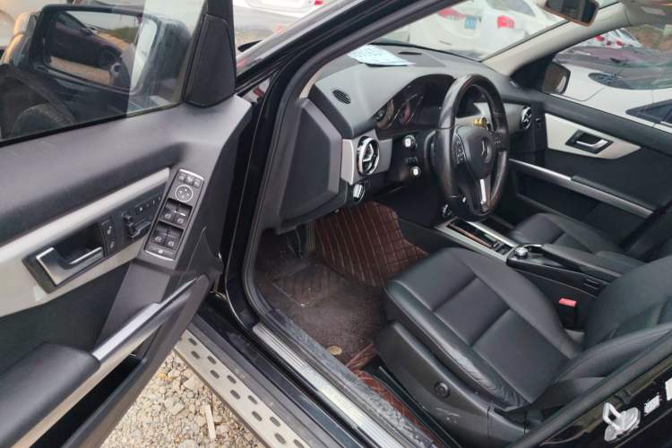 Used Mercedes-Benz GLK-Class 2013 GLK 300 4MATIC Dynamic Sunroof Model