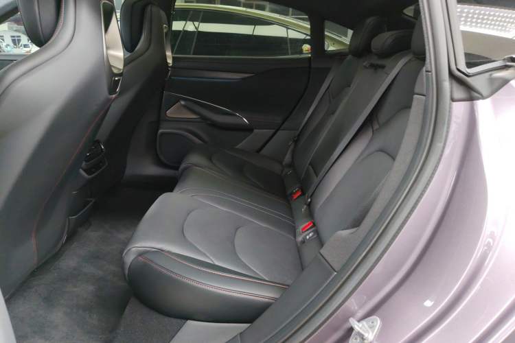 Used  SU7 2024 Rear-Drive Long-Range Intelligent Driving Version
