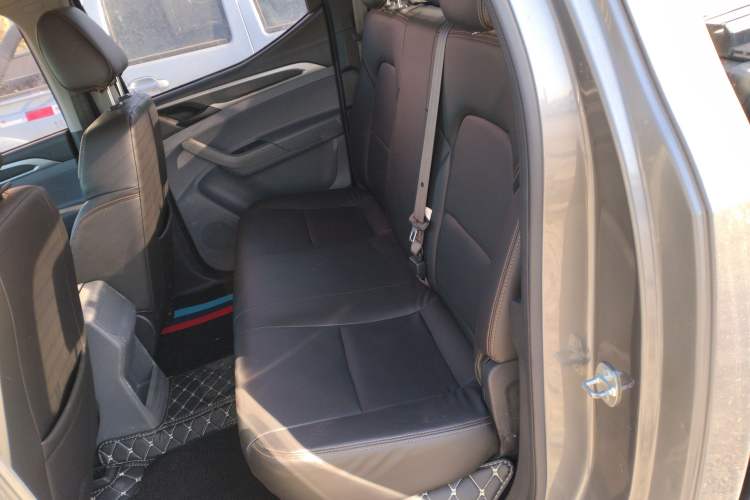 Used SAIC MAXUS T60 2017 2.8T Diesel Manual Two-Wheel Drive Low-Profile Comfort Version Long Wheelbase China V Emission Standard
