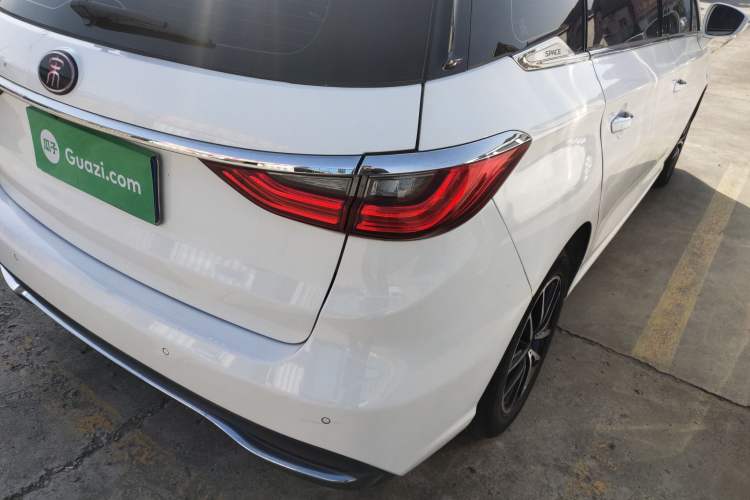Used BYD Song MAX 2018 1.5T Automatic Smart Connect Elite Model with 6 Seats
