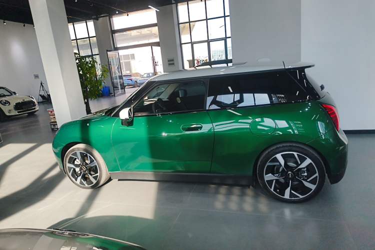 Used  Electric MINI COOPER 2024 452km COOPER SE Artist