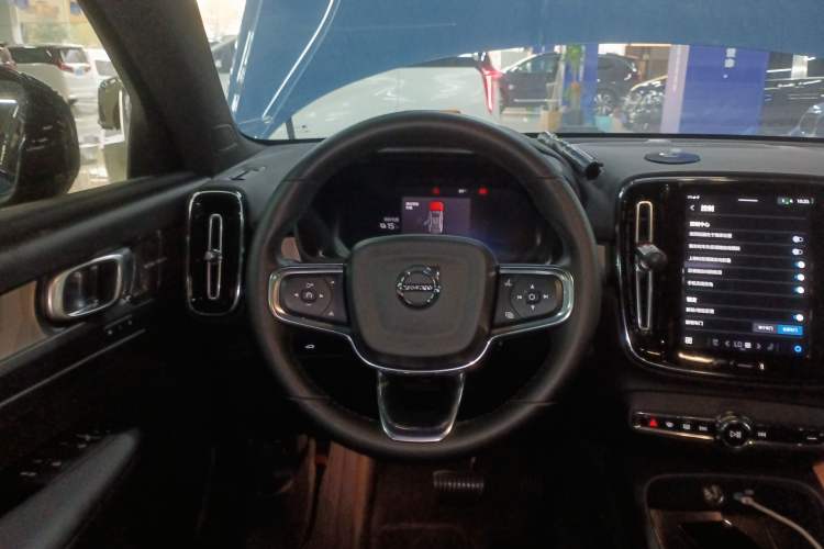 Used Volvo C40 2022 Long-Range PRO Version