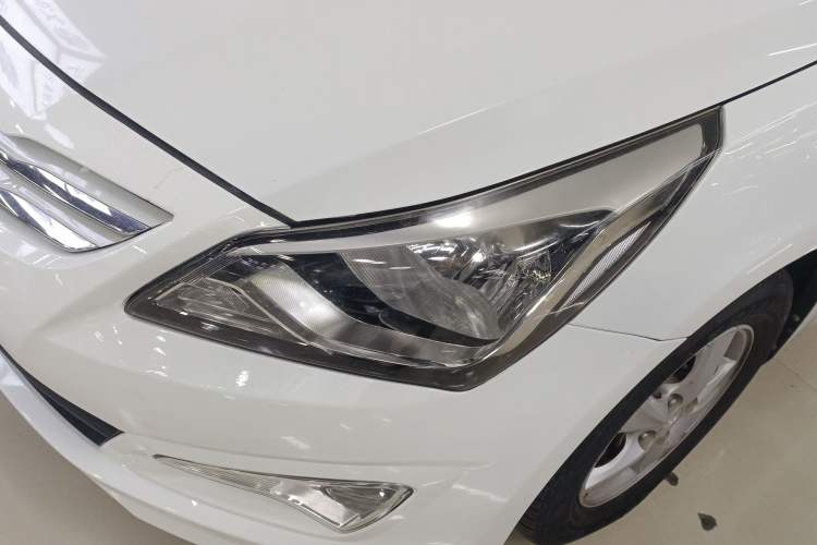 Used Hyundai Verna Ray 2016 1.4L Automatic Leading-Edge GLX
