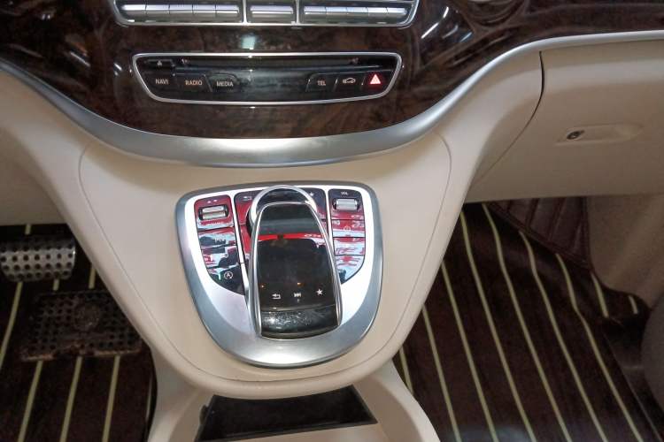 Used Mercedes-Benz V-Class 2018 V 260 Prestige Edition China VI
