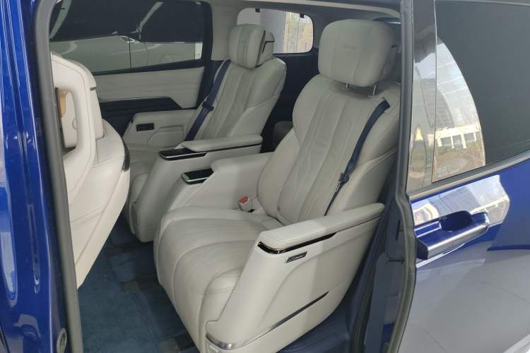 Used Buick Century 2023 2.0T Six-Seater Yinshi Edition
