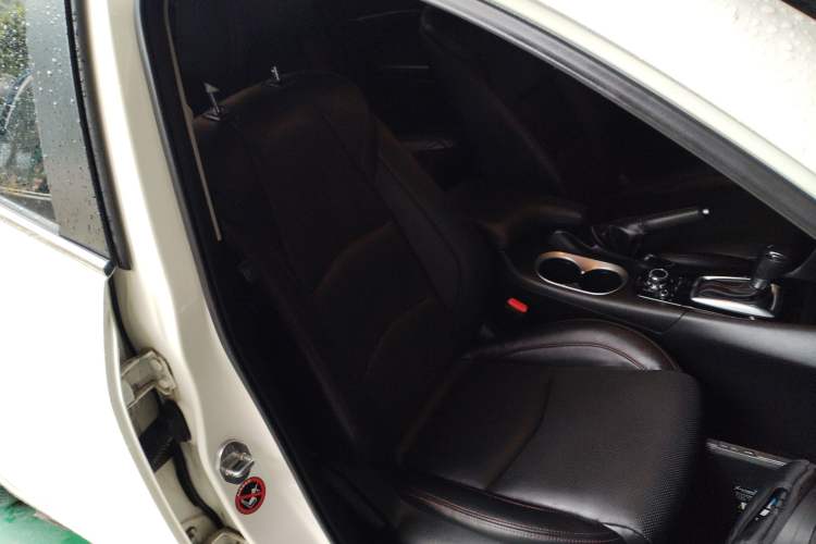 Used Mazda Mazda 3 Axela 2016 Sedan 2.0L Automatic Sport Model
