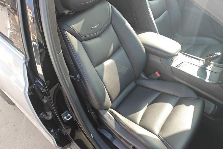 Used Cadillac XT5 2018 25T Tech Model
