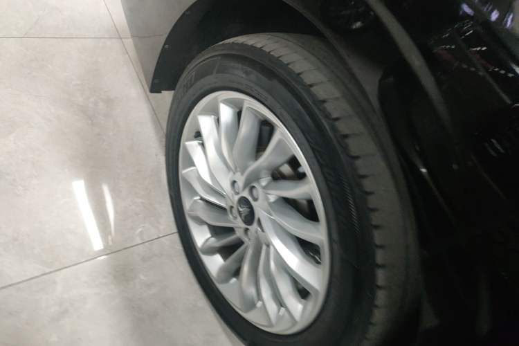 Used VOYAH Dream 2024 PHEV Extended-Range Premium Edition
