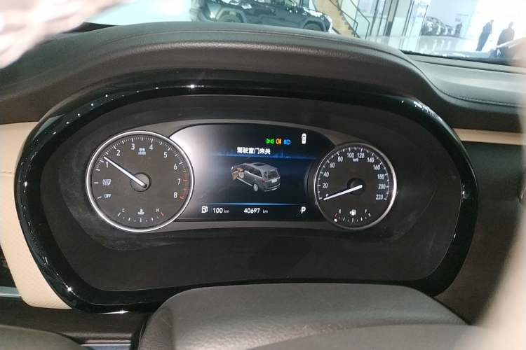 Used Buick GL8 2023 Land Executive Class 652T Luxury Model
