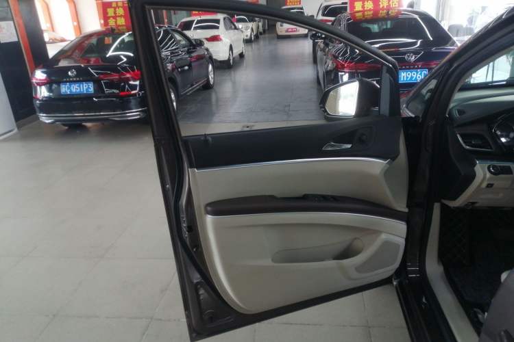 Used Buick GL8 2022 Land Cruiser Executive Class 652T Comfort Model
