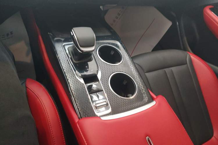 Used Hongqi HS3 2023 1.5T Two-Wheel Drive Shanwei Edition
