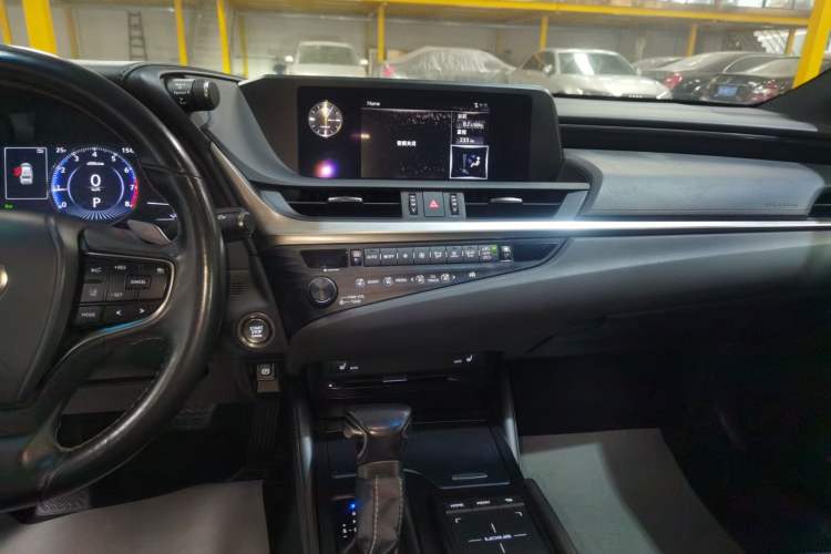 Used Lexus ES 2018 200 Excellence Edition China V Standard
