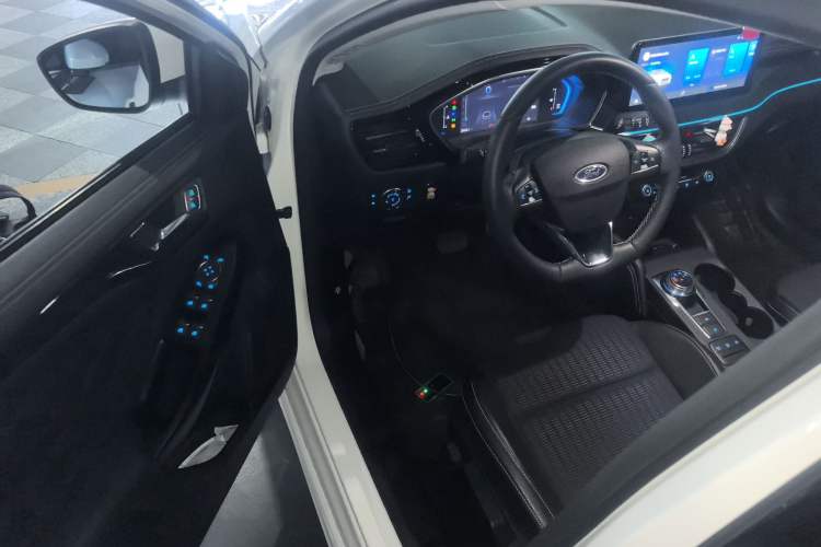 Used Ford Focus 2021 Hatchback EcoBoost 180 Automatic Titanium Edition
