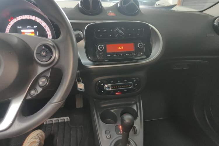 Used  forfour 2016 1.0L 52 kW Passion Edition
