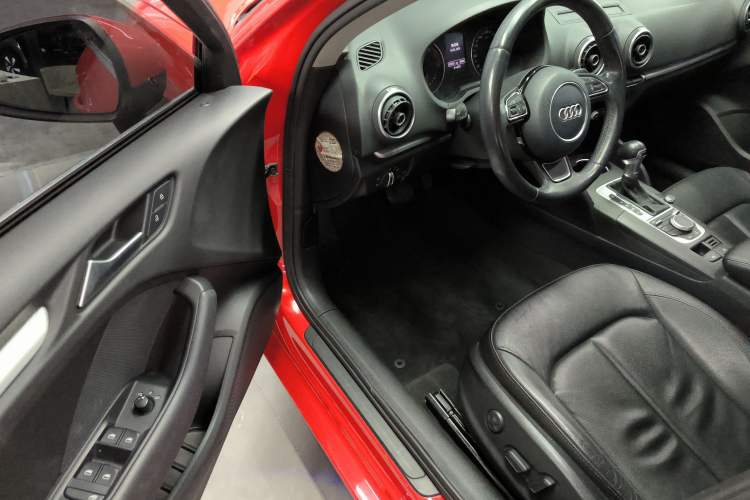 Used Audi A3 2014 Limousine 35 TFSI Automatic Comfort Model
