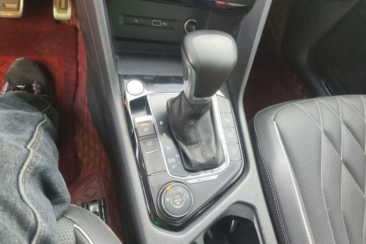 Used Volkswagen Tiguan L 2022 380TSI Automatic All-Wheel Drive R-Line Enhanced Comfort 7-Seater
