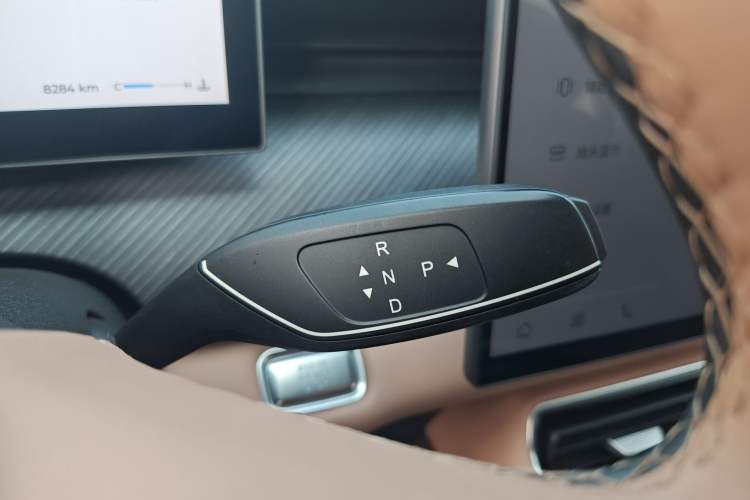 Used Chery Tiggo 8 L 2024 2.0T Two-Wheel Drive Prestige Version 5 Seats
