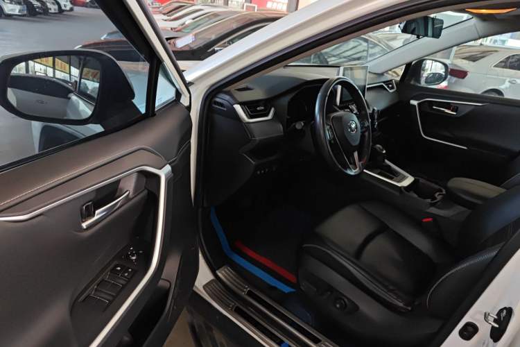 Used Toyota RAV4 2021 2.0L CVT Two-Wheel Drive Prestige Edition
