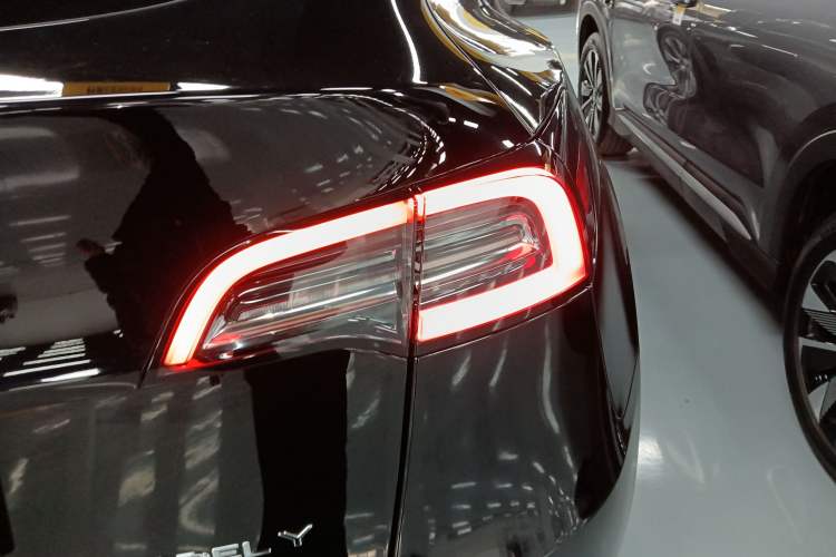 Used Tesla Model Y 2021 Long-Range All-Wheel-Drive Version
