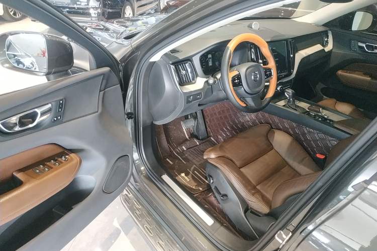 Used Volvo XC60 2020 T5 4x4 Smart Luxury Edition