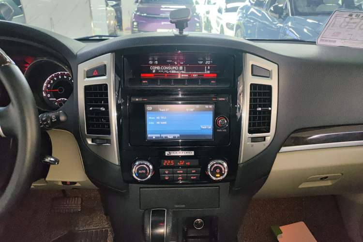 Used Mitsubishi Pajero 2017 V97 3.8L 5-Door GLS Model with Sunroof – U.S. Specification
