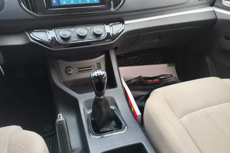 Used FORTHING Lingzhi 2023 M5L 1.6L Base Model 7 Seats