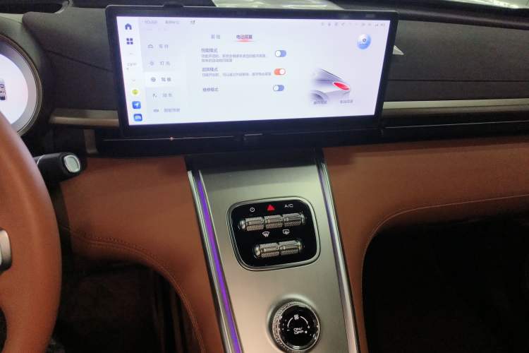 Used ORA Lightning Cat 2022 555 km Luxury Edition