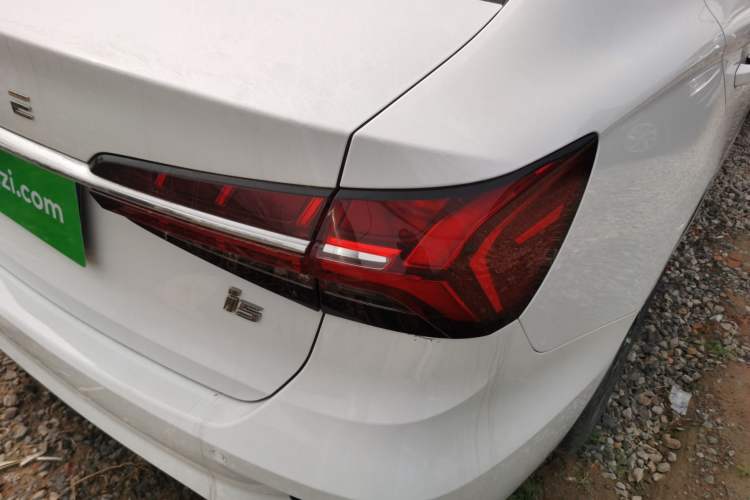 Used Roewe i5 2021 1.5L CVT Platinum Edition
