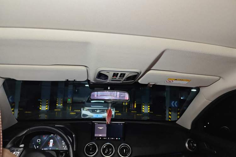 Used Wey VV5 2019 Upgraded Model 2.0T Two-Wheel Drive Flagship Version China V Standard
