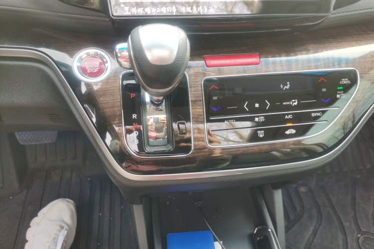 Used Honda Odyssey 2015 Revised Version 2.4L Supreme Edition