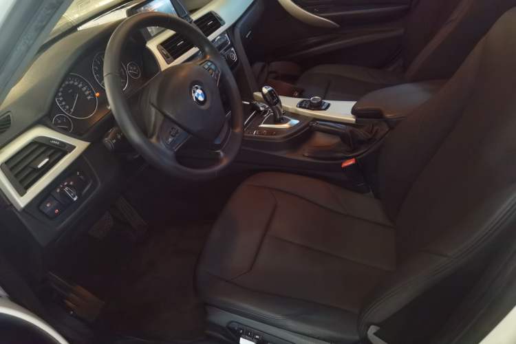 Used BMW 3 Series 2016 316i Fashion Model
