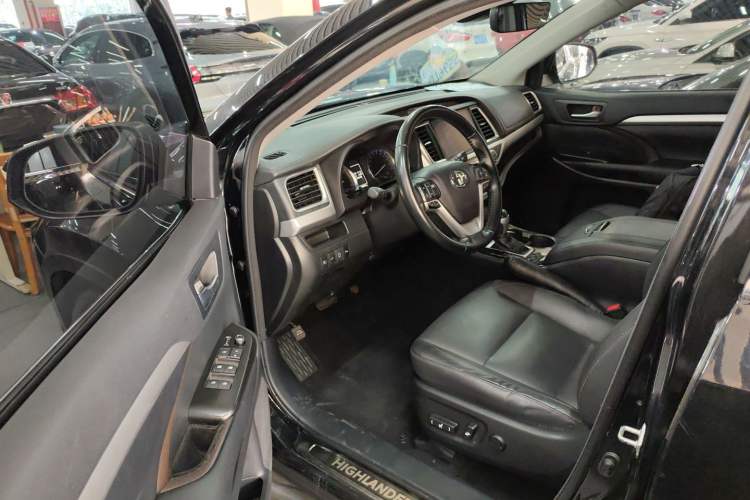 Used Toyota Highlander 2018 2.0T Four-Wheel Drive Prestige Version 7 Seats China V Emission Standard
