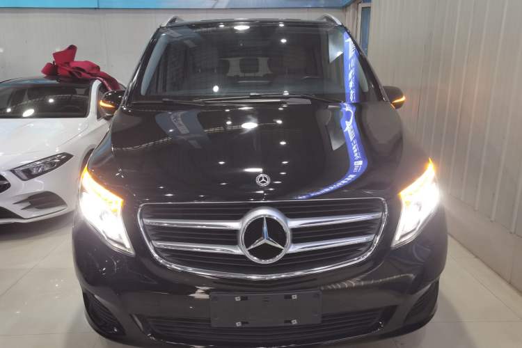 Used Mercedes-Benz V-Class 2018 V 260 Avantgarde Edition China VI
