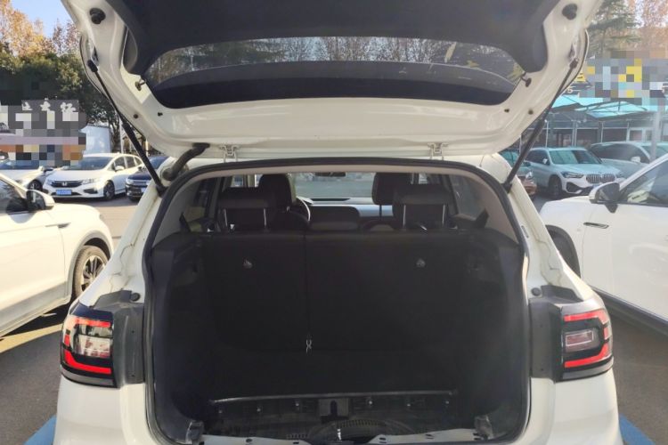 Used Volkswagen Tacqua 2021 200TSI DSG JoyConnect Edition
