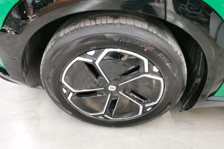 Used Xiaomi Auto YU7 2025 Ultra-Long Range All-Wheel Drive Pro Version
