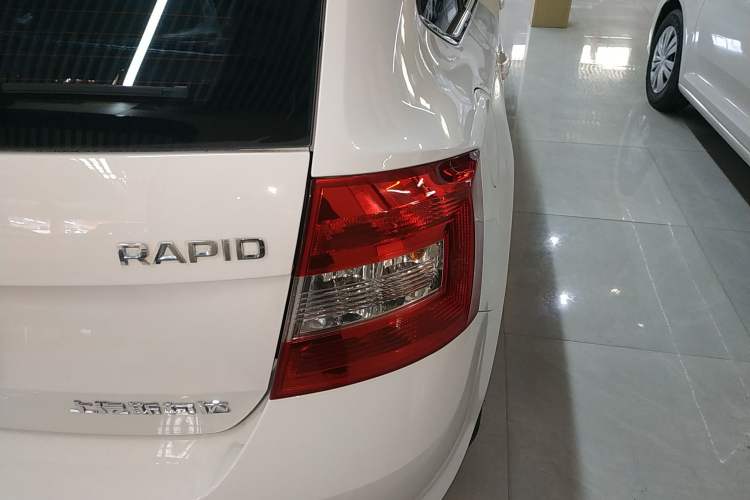 Used Skoda Rapid Spaceback 2018 1.6L Automatic Comfort Edition